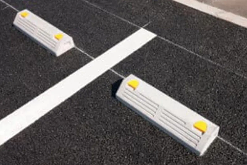 駐車場があって車で通えるので便利です
